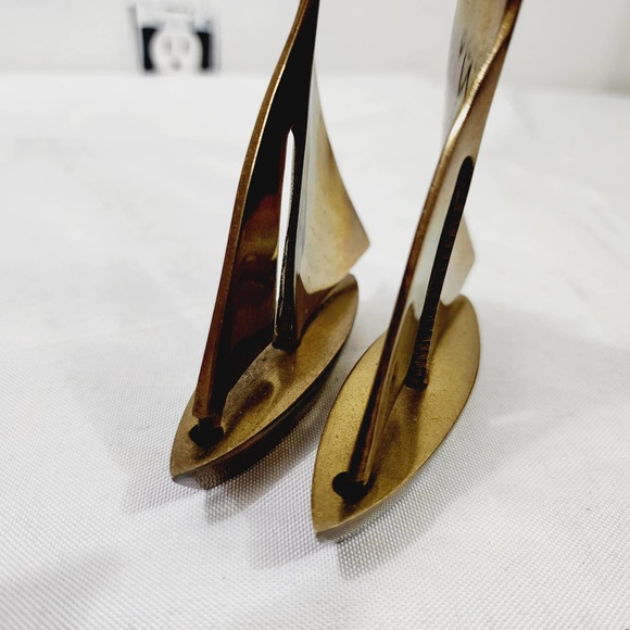 Vintage Enesco Mid-Century Modern Brass Sailboat Sculptures Paper Weights 1960s - Picture 13 of 15